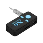 Receptor Bluetooth X6 negro con conector jack de 3.5mm y botones azules de control de música.