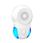 Repelente ultrasónico blanco con luces azules. Dispositivo antiplagas sin químicos.