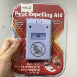 Repelente ultrasónico de plagas PROBELCO, dispositivo blanco enchufable en empaque sellado, para roedores, cucarachas y arañas.