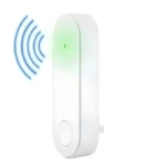 Repelente ultrasónico blanco con luz verde y símbolos de plagas prohibidas.