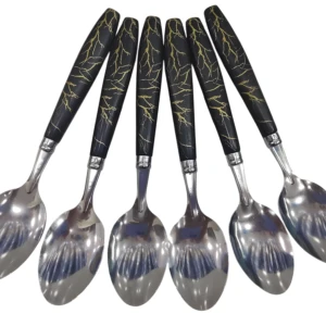 Seis cucharas de servir con mango negro y diseño de relámpagos dorados, cabezas metálicas brillantes.