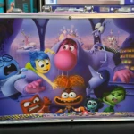 Maletín metálico Inside Out con personajes de Disney, 145 piezas de arte.