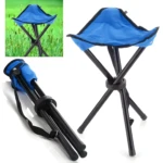 Silla plegable trípode azul para camping o pesca, estructura negra. Muestra la silla armada y plegada con su correa de transporte.