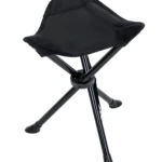 Silla plegable triangular portátil negra, estructura metálica con asiento de tela resistente, ideal para camping.