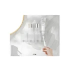 Organizador de baño con vasos transparentes, dispensador de pasta y soporte para cepillos de dientes.