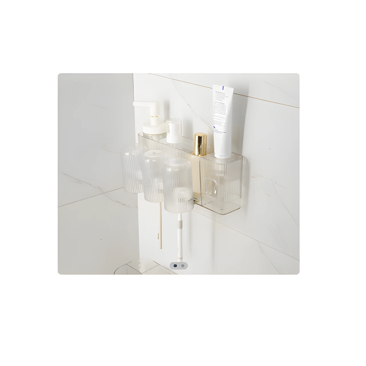 Organizador de baño transparente para cepillos y cosméticos, con vasos y dispensador, montado en pared.