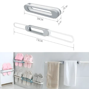 Soporte organizador para sandalias chanclas y toallas, en gris y blanco, para colgar en pared.