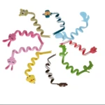 Set de 6 sujetadores espiral para cables con diseños de animales: oso, conejo, pollito, ballena, dinosaurio y cerdito.