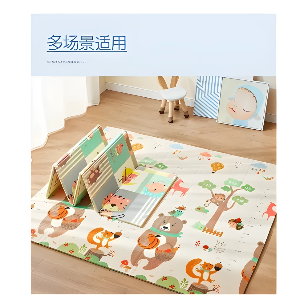 Tapete plegable para bebé doble faz con diseño de animales del bosque y números.