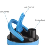 Tapa de termo shaker azul y negro con asa de transporte, tapa antiderrame y boquilla para beber.
