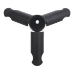Trípode negro plegable con base giratoria para cámara y móvil.
