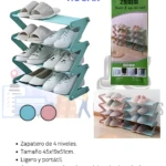 Zapatero organizador de 4 niveles, diseño en zigzag, color verde azulado, mostrando zapatillas y pantuflas. Medidas 45x19x51cm.