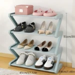 Zapatera organizadora de 4 niveles, color azul claro, con diseño en zig-zag. Mide 51cm de alto y 45cm de ancho. Exhibe varios pares de zapatos.