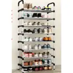 Zapatero organizador vertical de 8 estantes, metálico y negro, con 40 pares de zapatos diversos en distintos niveles.