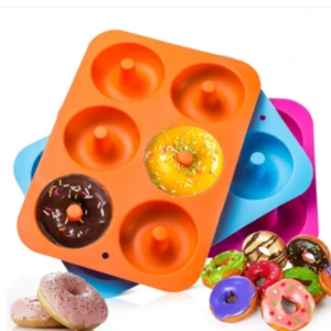 Set de 2 moldes de silicona para donas, uno naranja y otro azul. Incluye donas decoradas y moldes para hornear.