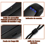 Detalle antirronquidos eléctrico: botón, luces indicadoras, puerto USB y correa ajustable.