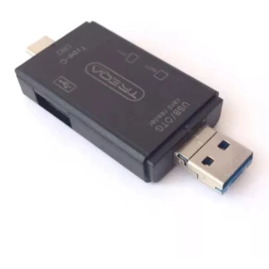 Adaptador lector de tarjetas USB-C y USB-A OTG negro, marca TREQA, compacto para transferencia de datos.
