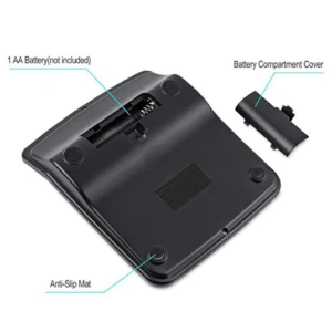 Reverso de calculadora electrónica negra mostrando compartimento de batería AA, tapa y bases antideslizantes.