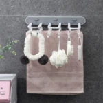 Tendedero plegable gris con 5 ganchos, ideal para colgar toallas y accesorios de baño en espacios reducidos.