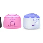 Cuatro ollas calentadoras de cera Pro-Wax100 en colores negro, rosa, blanco y azul, con tapa traslúcida, control de temperatura ajustable y luz indicadora.