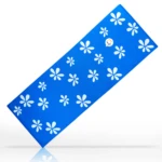 Tapete de yoga azul con estampado de flores blancas, ideal para ejercicios antideslizantes.