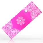 Tapete de yoga rosa vibrante con diseño mandala blanco, ideal para ejercicios.