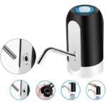 Dispensador de agua para botellón eléctrico con boquilla metálica y botón superior azul.
