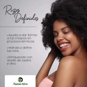 Mujer sonriente de tez oscura con cabello afro natural, junto a beneficios de Crema para Peinar Rizos Definidos NaturAfro con aceite de jojoba y olivo.