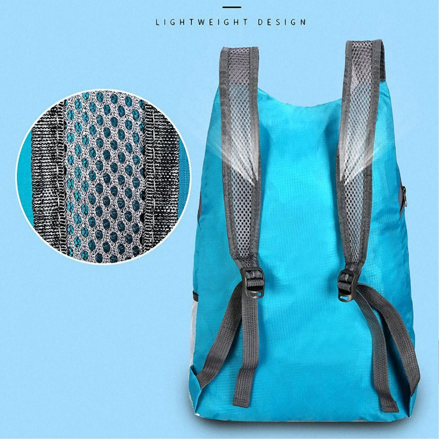 Mochila plegable azul con correas ajustables y detalle de malla transpirable en la espalda.