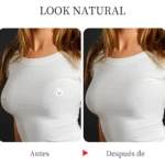 Comparativa de busto con camiseta blanca usando cubre pezones de silicona que logran un acabado liso y discreto bajo la ropa.