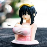 Figura animé de bailarina kawaii escote rosado, sombrero amarillo, 5 cm.