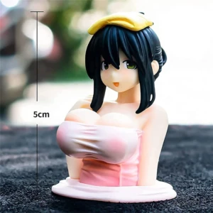 Figura animé de bailarina kawaii escote rosado, sombrero amarillo, 5 cm.