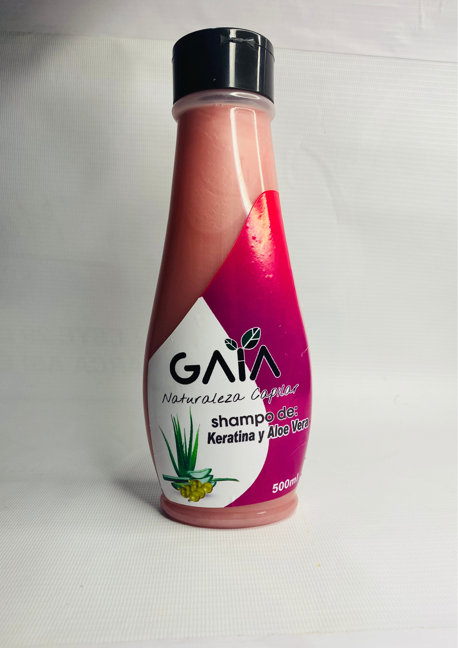 Botella de shampoo GAIA de keratina y aloe vera, color rosa, 500ml.
