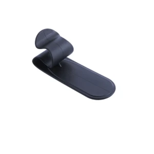 Gancho negro universal para sombrilla, de plástico flexible, ideal para colgar objetos.