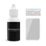 Set de reparación de vidrio automotriz con botella de 10ml, hoja de navaja y láminas plásticas.