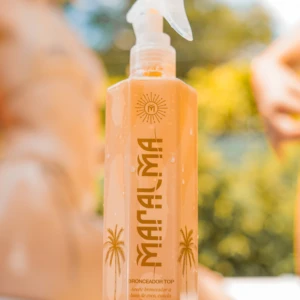 Bronceador Maralma Top en spray naranja con palmeras, 250 ml.