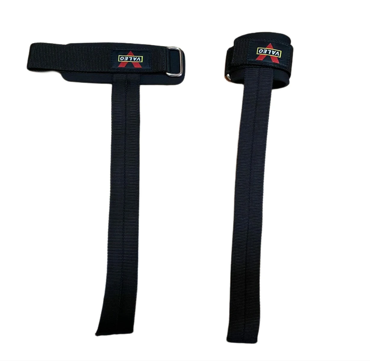 Straps de entrenamiento con muñequeras negras Valeo, ideales para levantamiento de pesas.