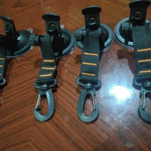 Set x4 ganchos negros con correas y carabiners para fijar, sujeción segura.
