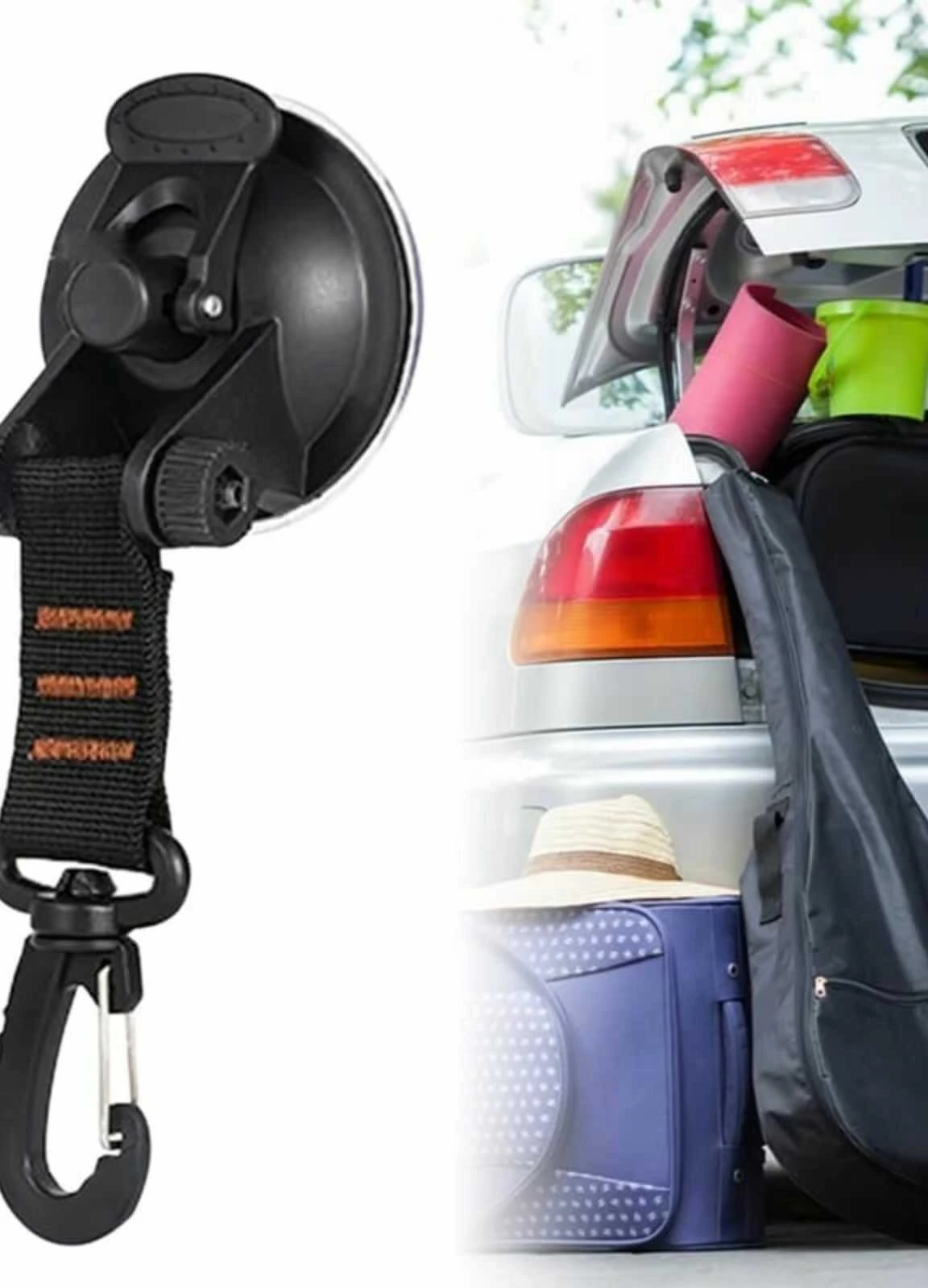 Gancho ventosa negro con correa y mosquetón, fijando equipaje en baúl de carro plateado.