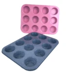 Set x2 moldes para hornear antiadherentes, uno rosa de 12 cavidades y otro gris jaspeado de 12 cavidades.