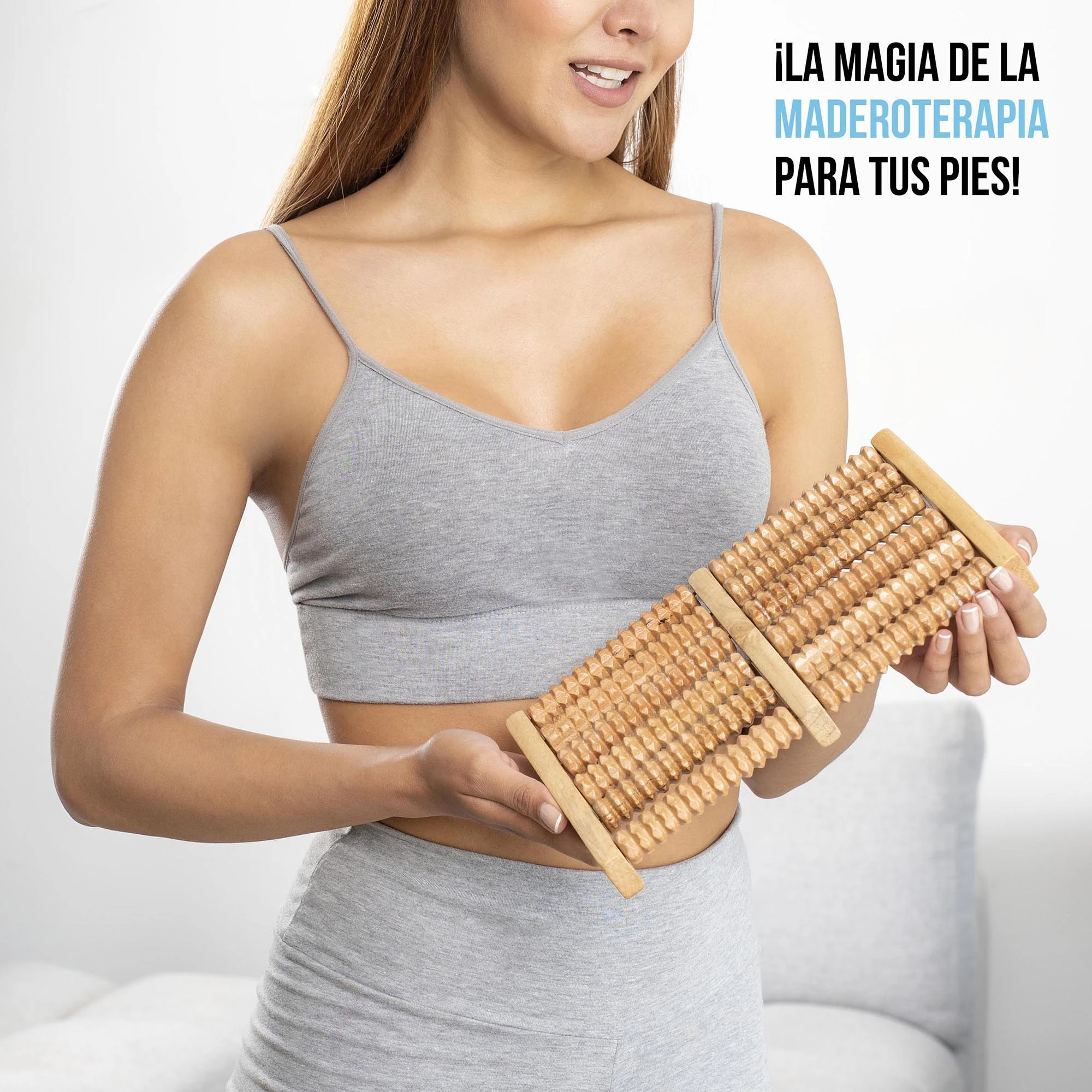 Rodillo masajeador de pies doble en madera con textura para relajación y alivio.