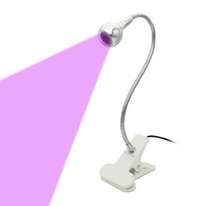 Lámpara UV LED de uñas con cuello metálico flexible y clip blanco, emitiendo un haz de luz púrpura para secado preciso desde cualquier ángulo.