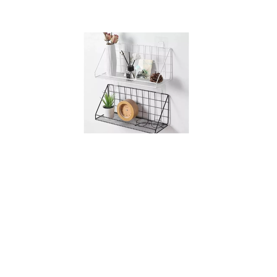 Repisas metálicas negras y blancas colgantes, la superior con florero y adornos, la inferior con planta, reloj y gafas.