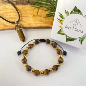 Set pulsera y colgante ojo de tigre con cuentas doradas, textura natural y logo de Resiland.