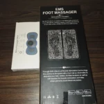 Combo de masajeador de pies EMS y mariposa mini. Incluye tapete con diseño de pies y control extraíble.