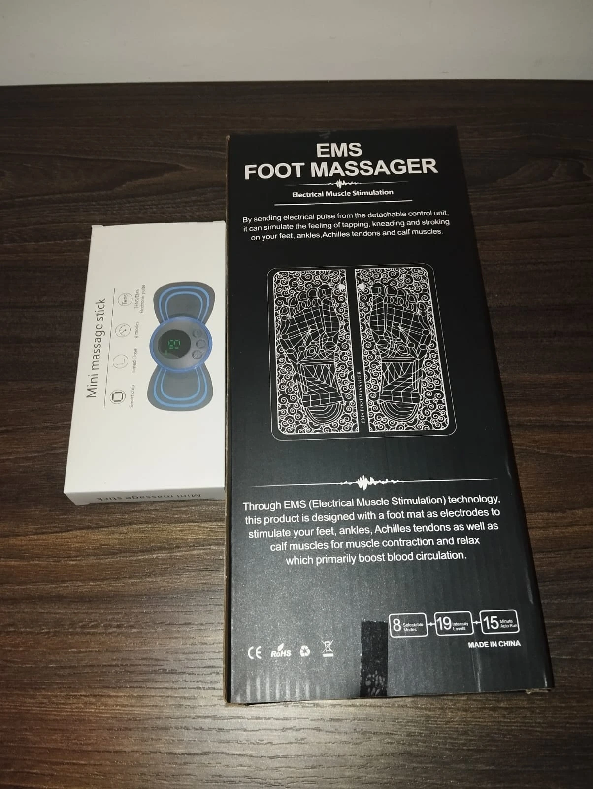 Combo de masajeador de pies EMS y mariposa mini. Incluye tapete con diseño de pies y control extraíble.