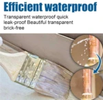 Silicona impermeable transparente de 300ml aplicada con brocha sobre una superficie, mostrando su efectividad al sellar una fuga de agua en una tubería.