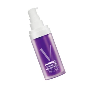 Frasco dispensador de 30 ml con crema dental morada para corrección de color y limpieza profunda, diseño ergonómico de base transparente y tapa blanca.