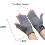 Guantes grises de tejido para pantalla táctil con módulo Bluetooth en la muñeca, medidas 22cm y 7.5cm.