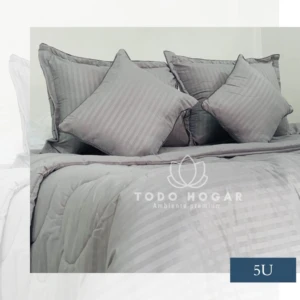 Plumón nórdico doble faz gris claro para cama doble con textura de rayas finas.